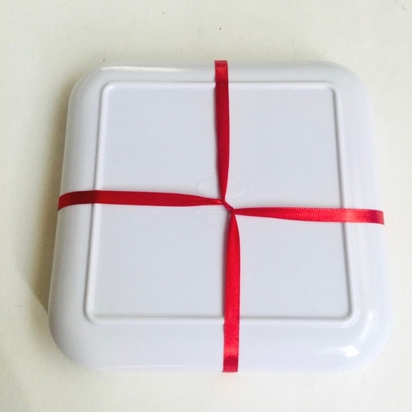 Holiday Snowflake Appetizer Plates Set of 4 NWT - Picture 3 of 4